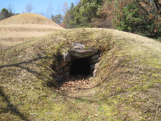 穴ヶ葉山古墳へ